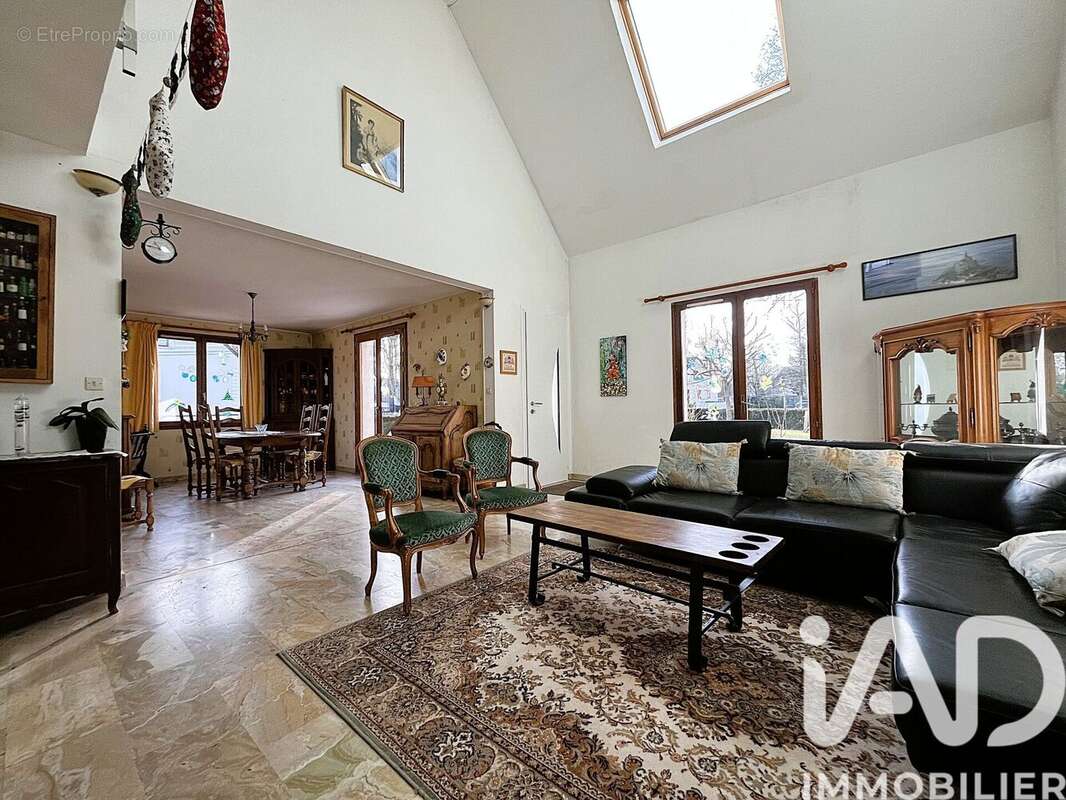 Photo 6 - Maison à LE MESNIL-SAINT-DENIS