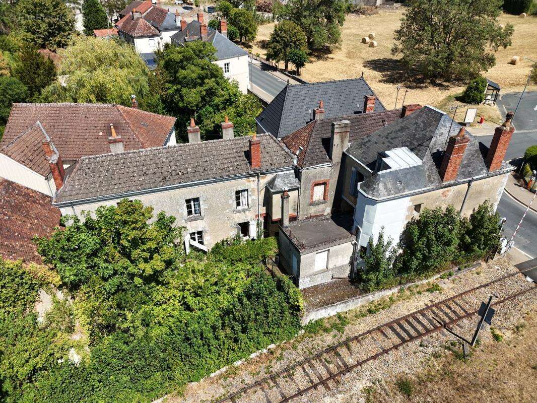 Maison 200 m² à Buzancais  - photo 2