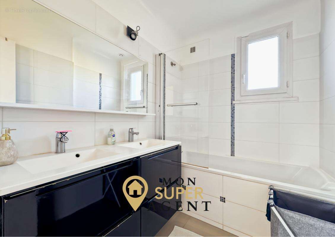 Maison à VAUX-LE-PENIL