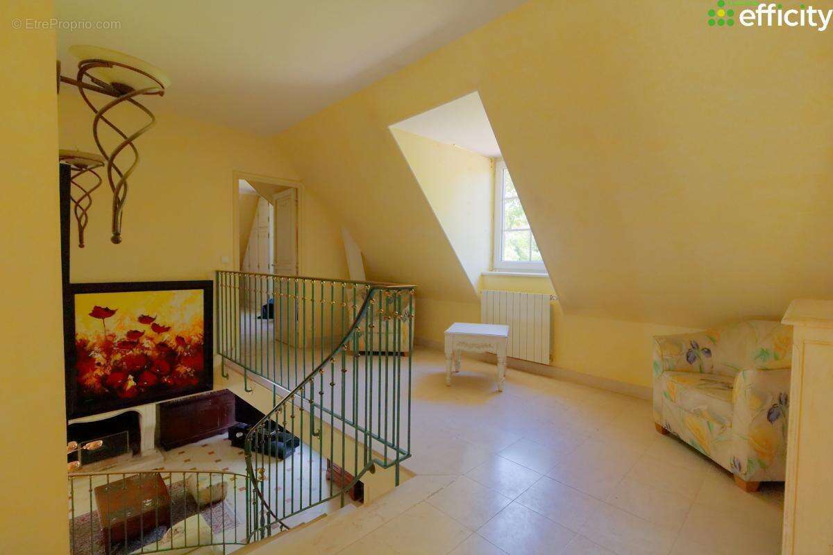 Maison 275 m² à Chaumontel  - photo 14