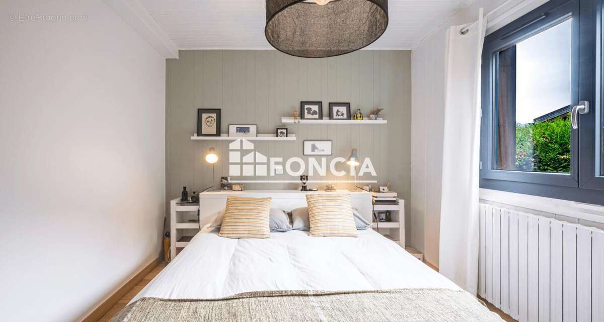 Taconnaz – Superbe chalet rénové de 120 m² avec vue, terrain de 849 m² et permis d'agrandissement - photo 5