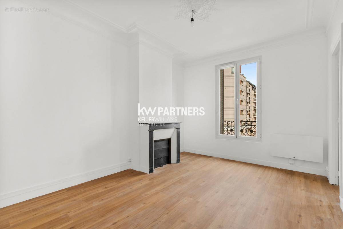 Appartement à COURBEVOIE
