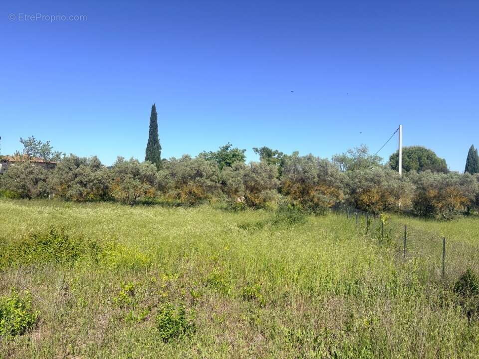 Terrain 1134 m² à Aix-En-Provence  - photo 3