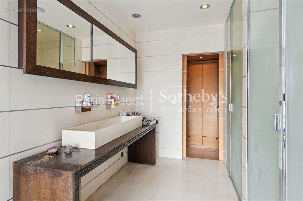 Appartement à NEUILLY-SUR-SEINE