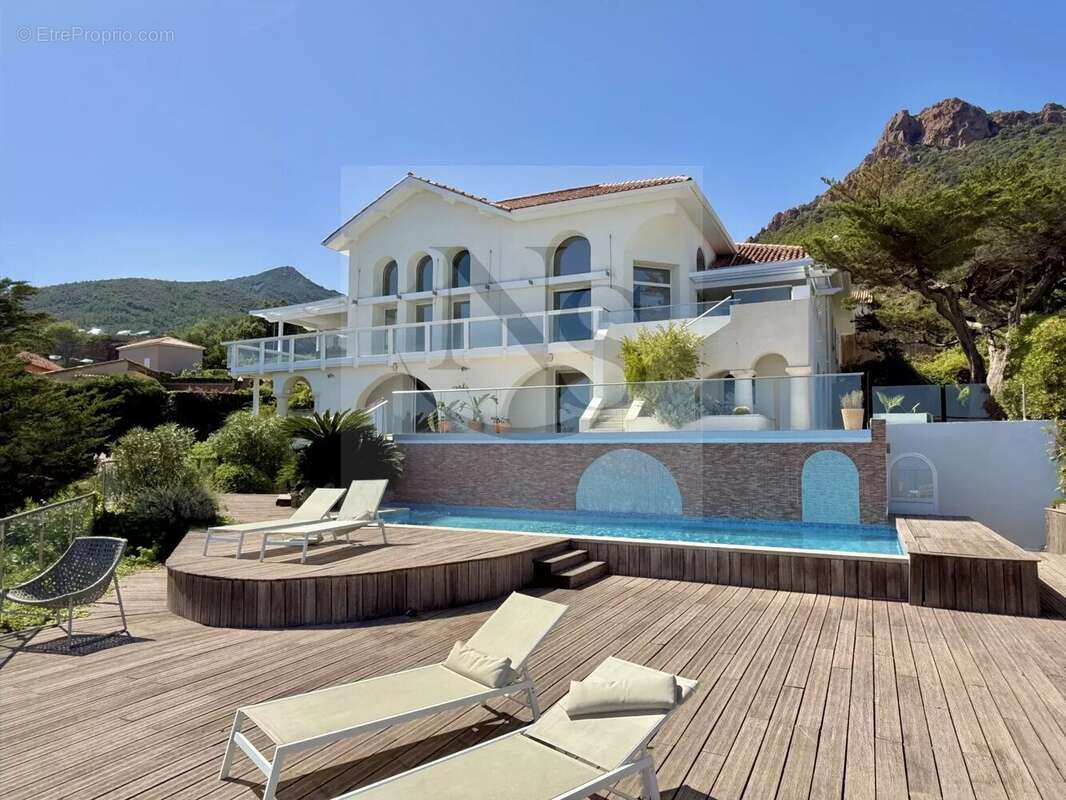 Maison à THEOULE-SUR-MER