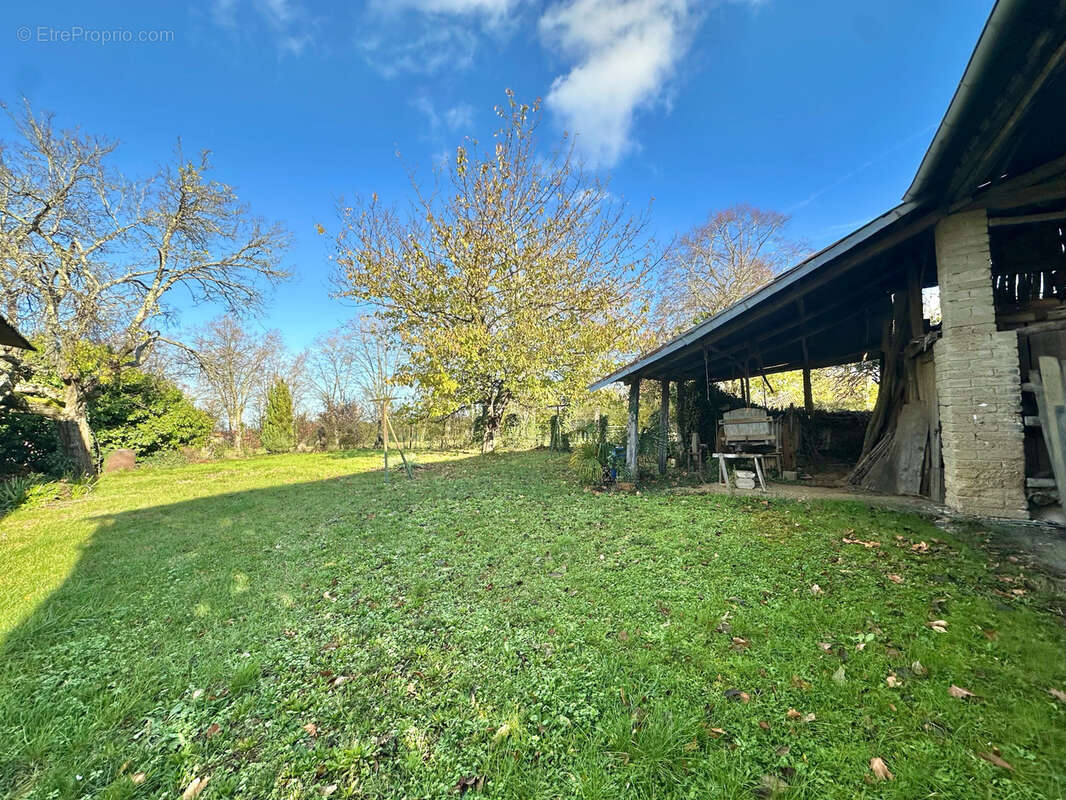 Parking à BEAUMONT-DE-LOMAGNE
