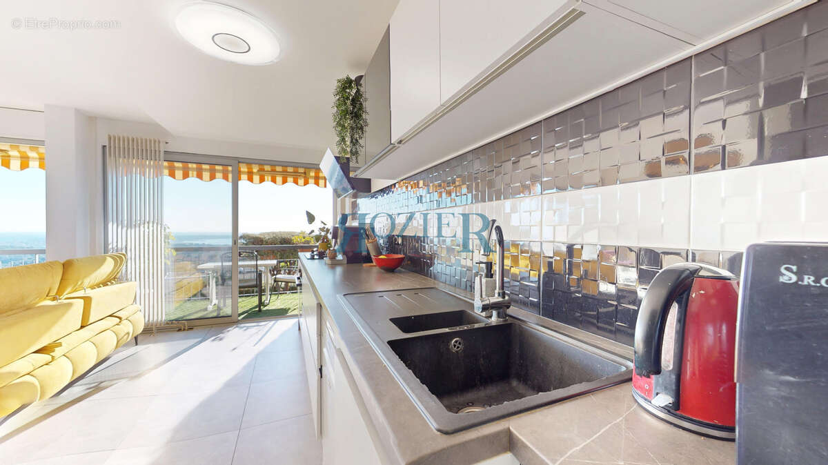 Appartement à VALLAURIS