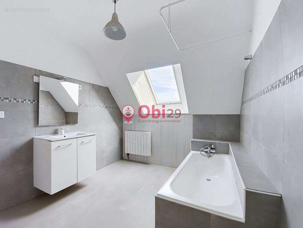 Une belle familiale rénovée avec goût, prête à vous accueillir ! - photo 13