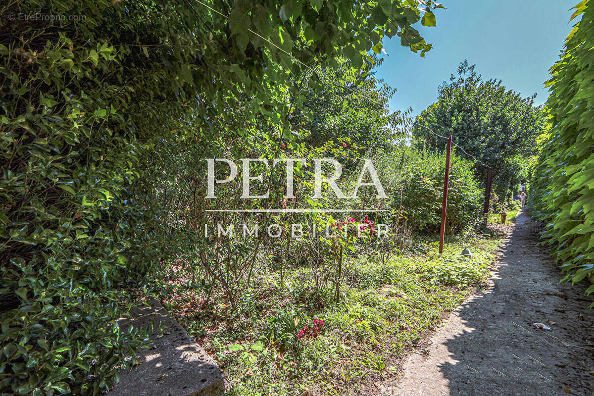 Maison à L&#039;HAY-LES-ROSES