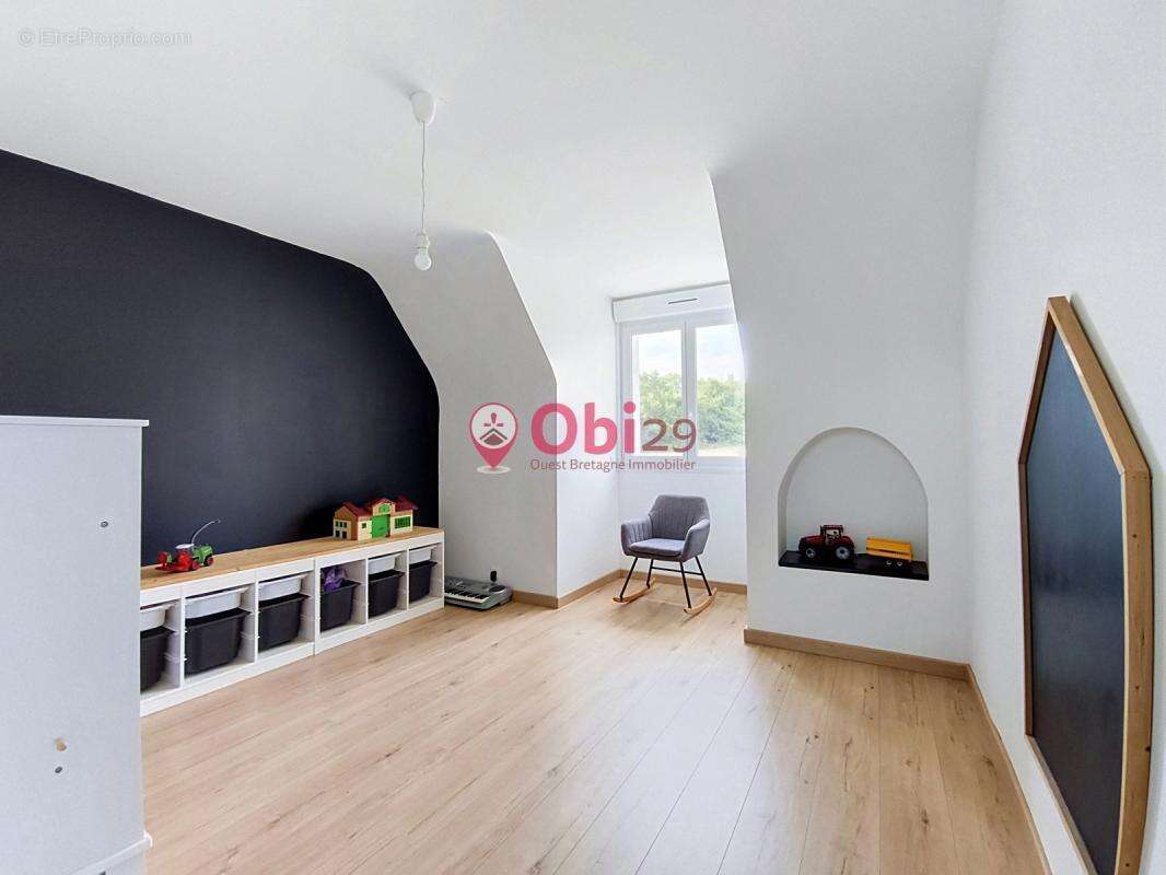Une belle familiale rénovée avec goût, prête à vous accueillir ! - photo 16