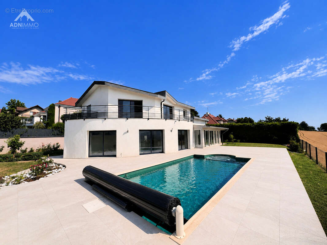 Maison à CHALLEX