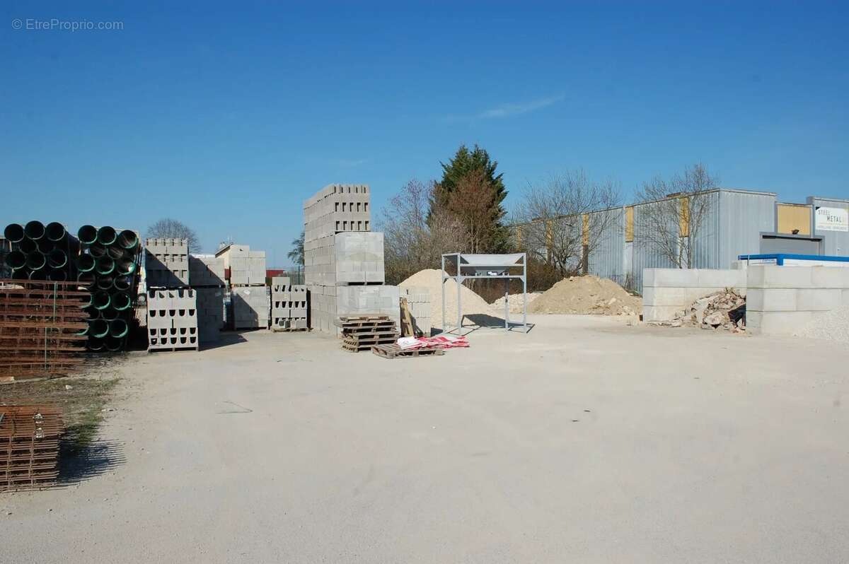 Commerce à MONTREVEL-EN-BRESSE