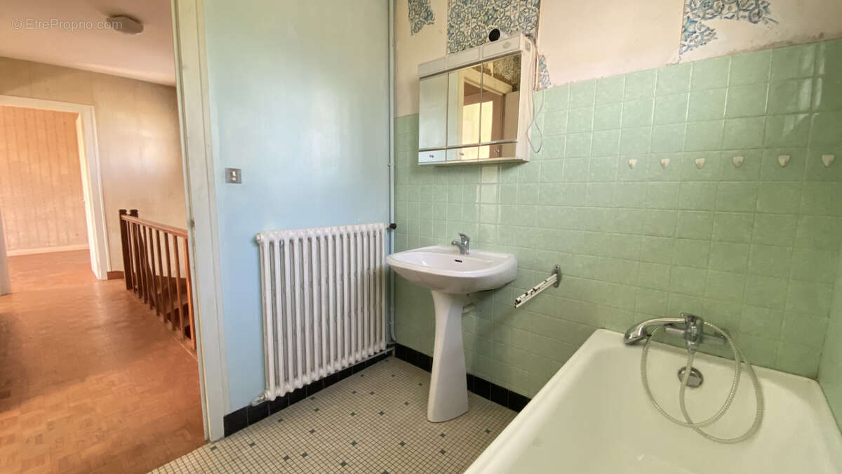 Maison à CHENAC-SAINT-SEURIN-D&#039;UZET