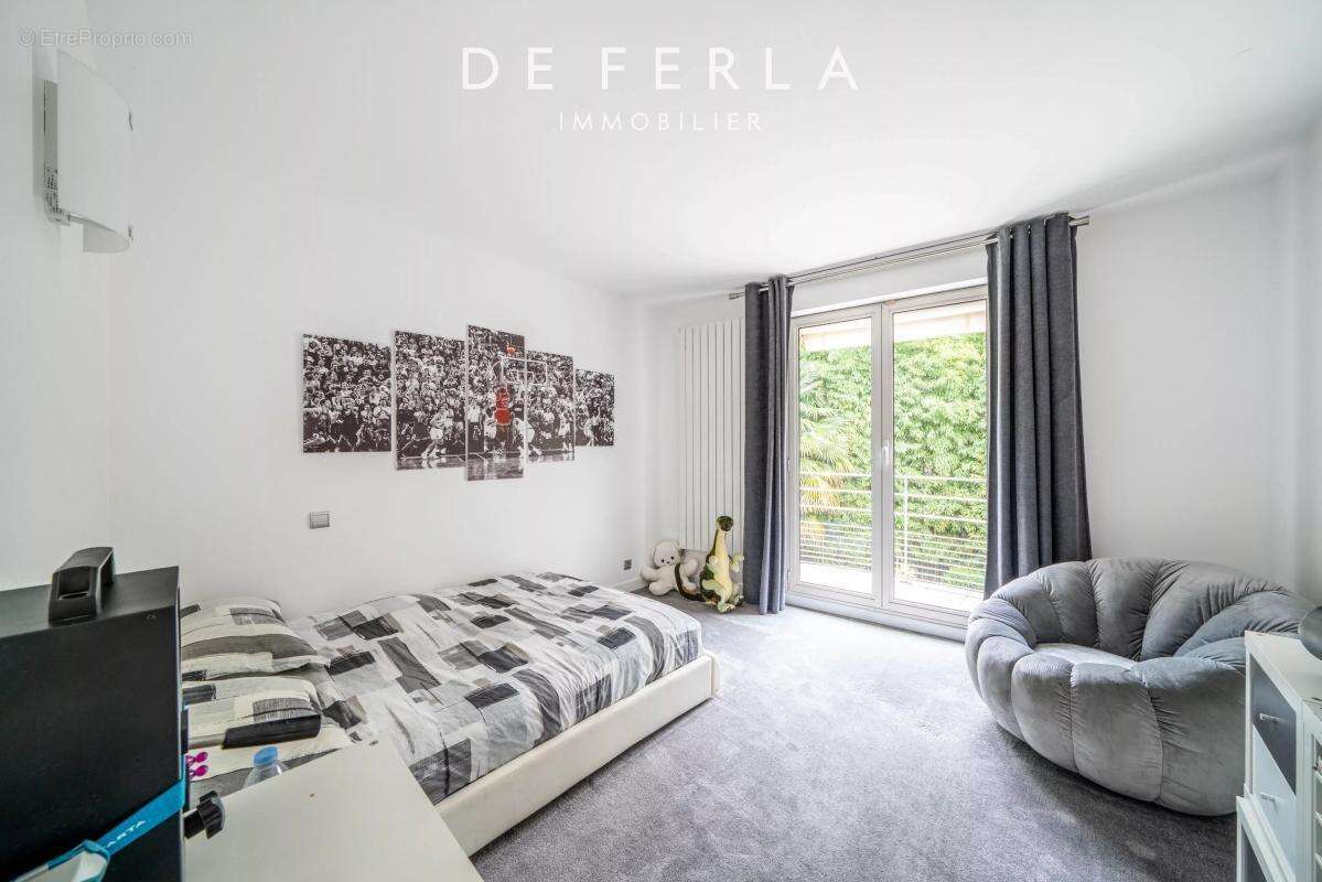 Maison à NEUILLY-SUR-SEINE