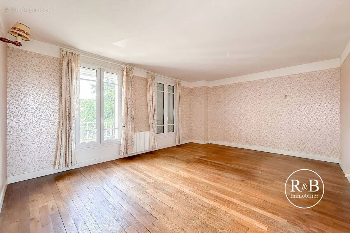 Appartement à LES CLAYES-SOUS-BOIS