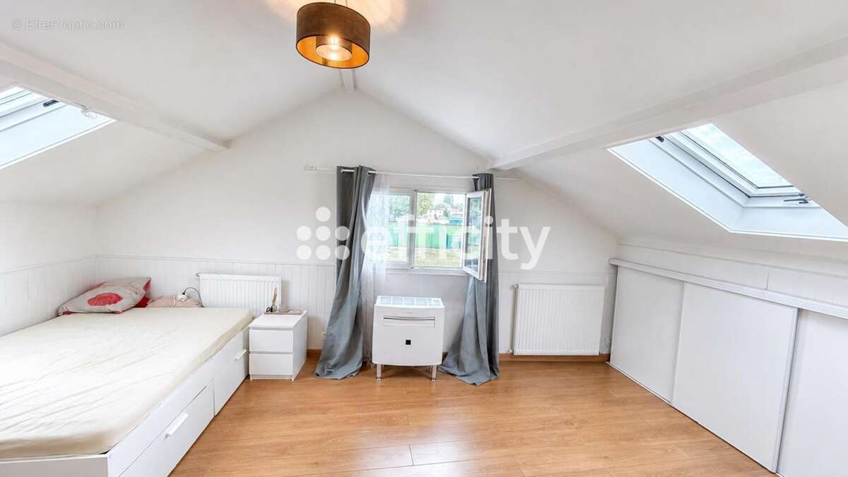 Maison 130 m² à Vaulx-En-Velin  - photo 5