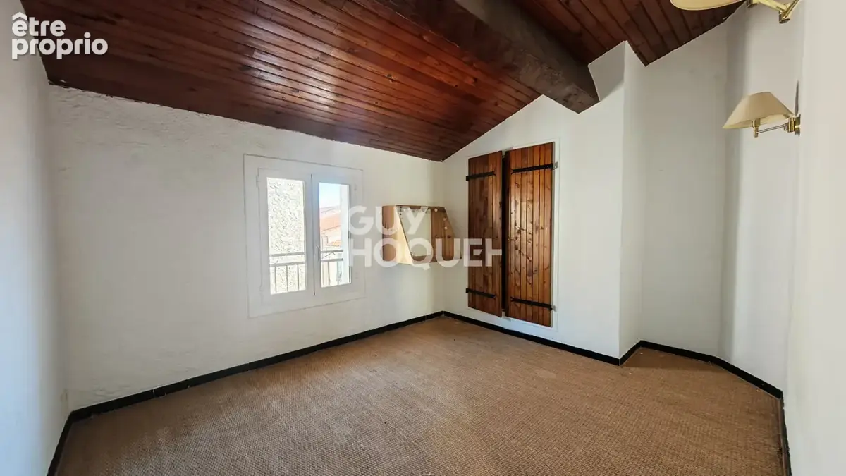 CANOHES (66680) A vendre, maison de village, 4 pièces avec belle terrasse et 2 grands garages. - photo 8
