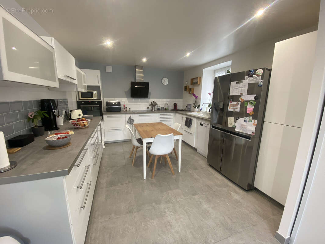 Maison à VER-SUR-LAUNETTE