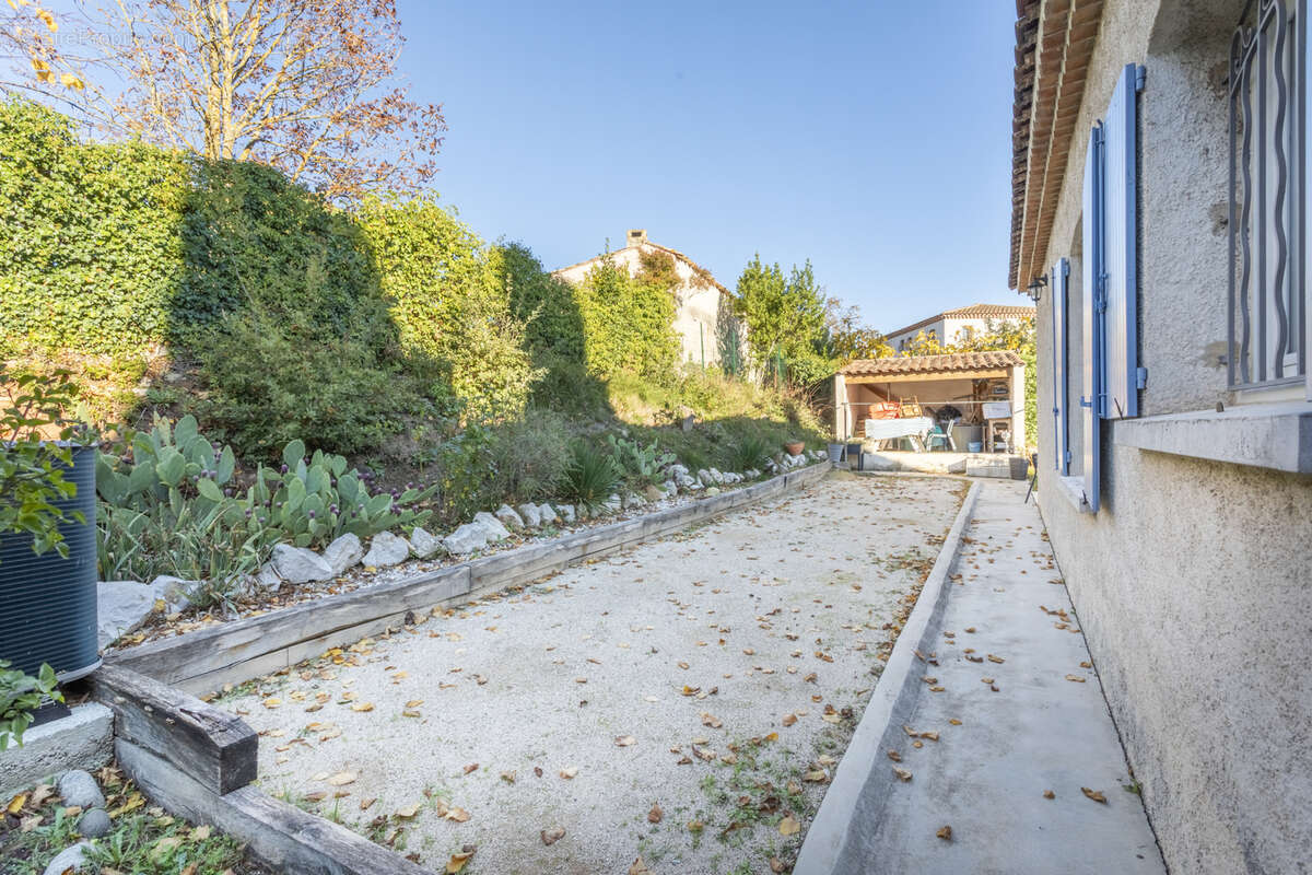 Maison à SIMIANE-COLLONGUE