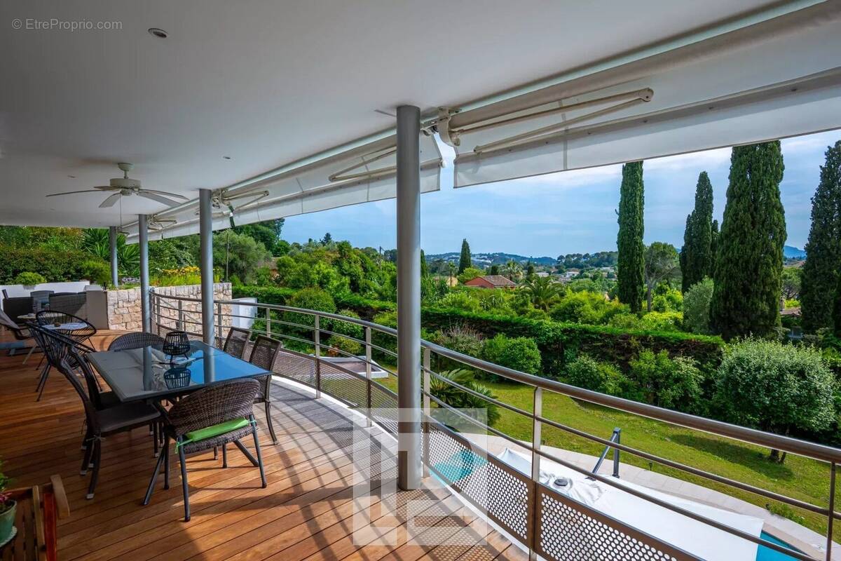 MOUGINS - Villa contemporaine avec vue Panoramique - photo 3