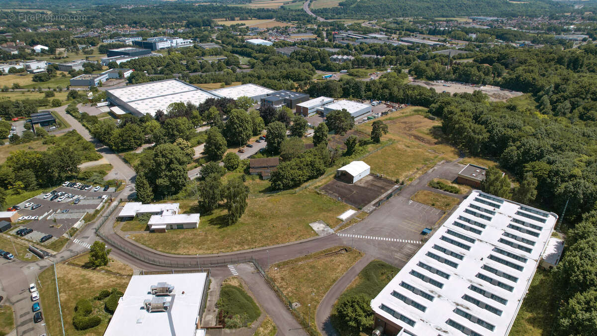 Commerce à VAL-DE-REUIL