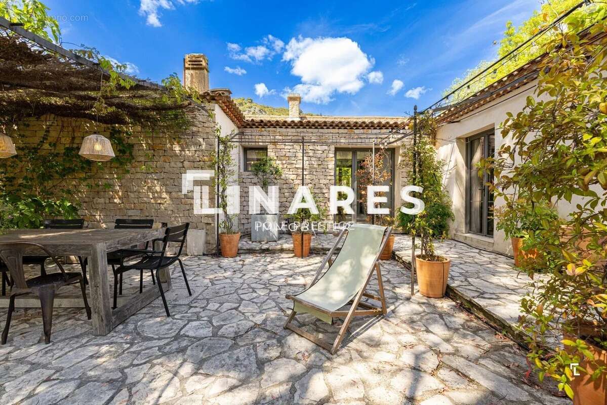 Maison à VAUVENARGUES