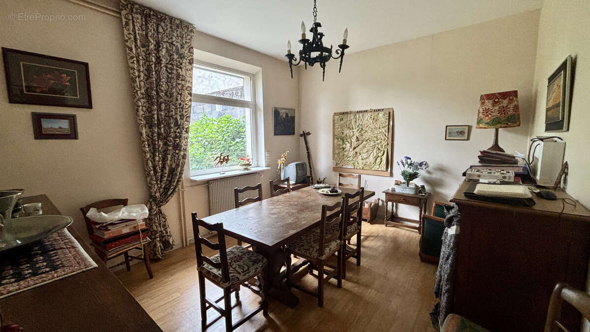 Maison à LES MARTRES-DE-VEYRE