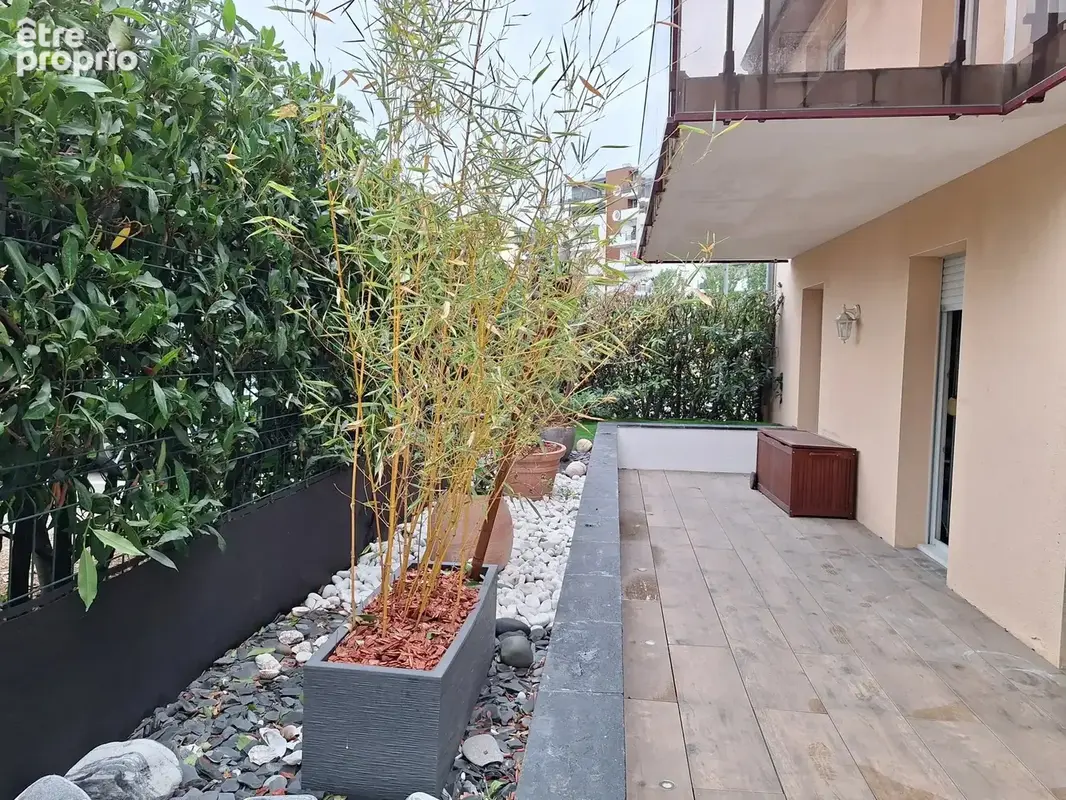 Prox port du canal dans residence de 2003 grand t5  de 101 m² avec terrasse/jardinet de 50 m² env. - photo 6