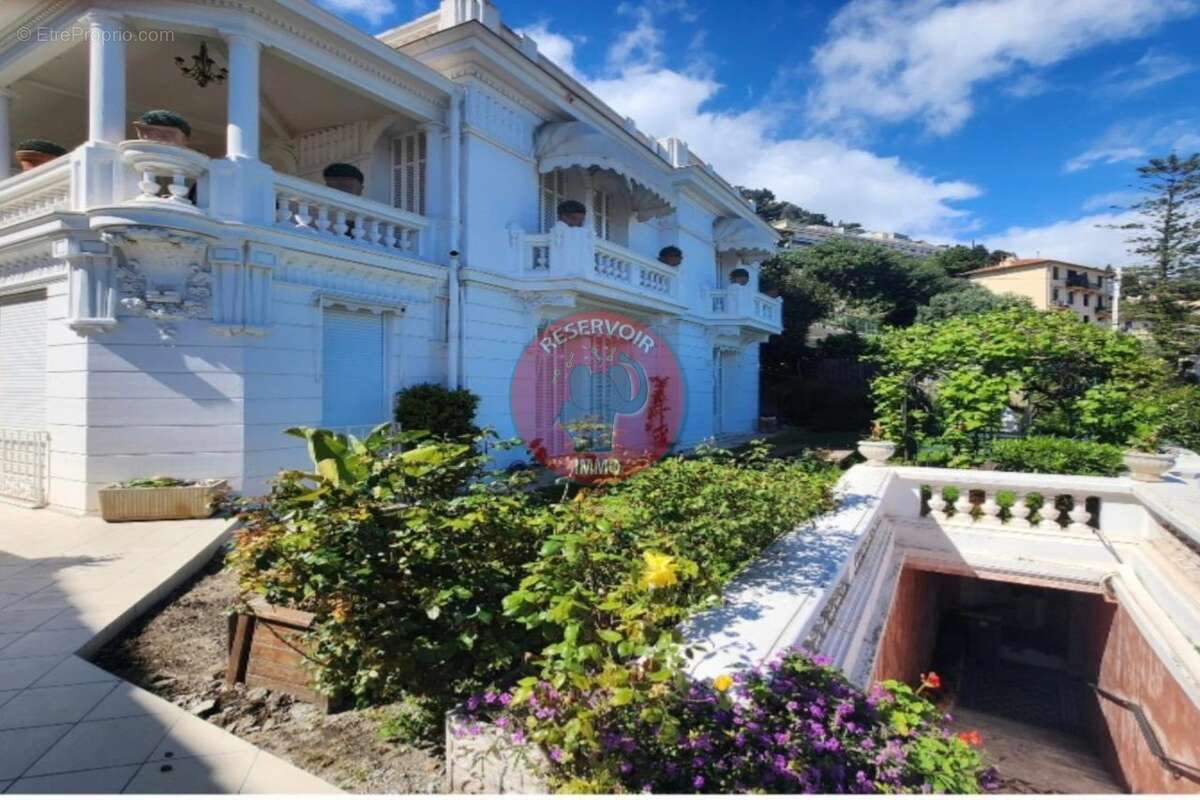 Appartement à ROQUEBRUNE-CAP-MARTIN