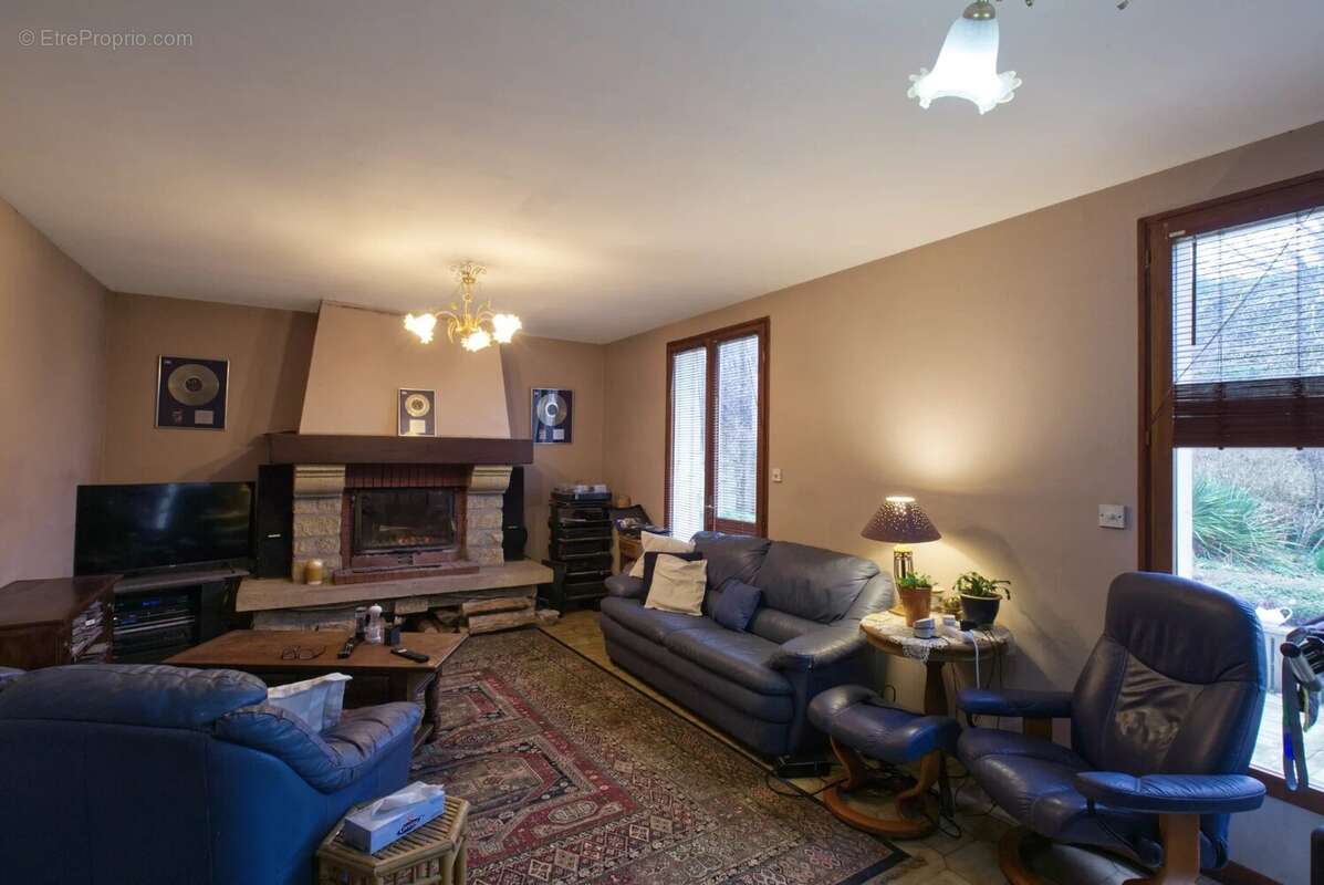 Pavillon de 2 chambres et grande grange à la lisière d'un petit village - photo 4