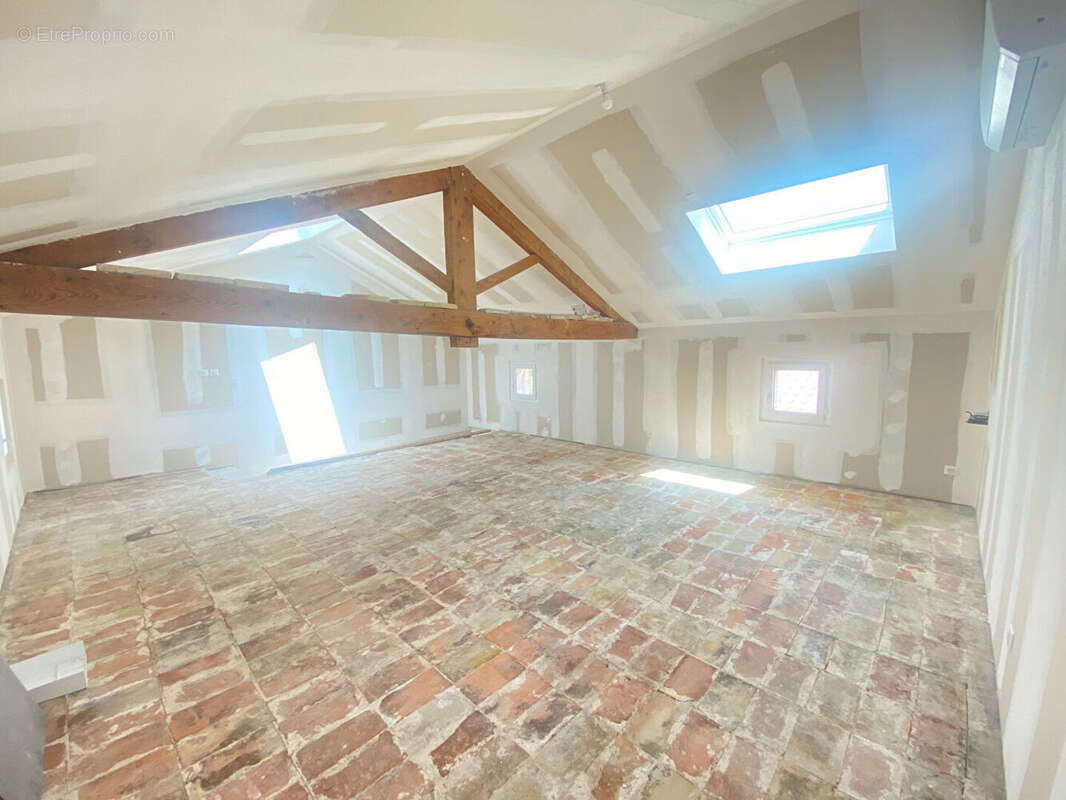 Appartement à JONQUIERES