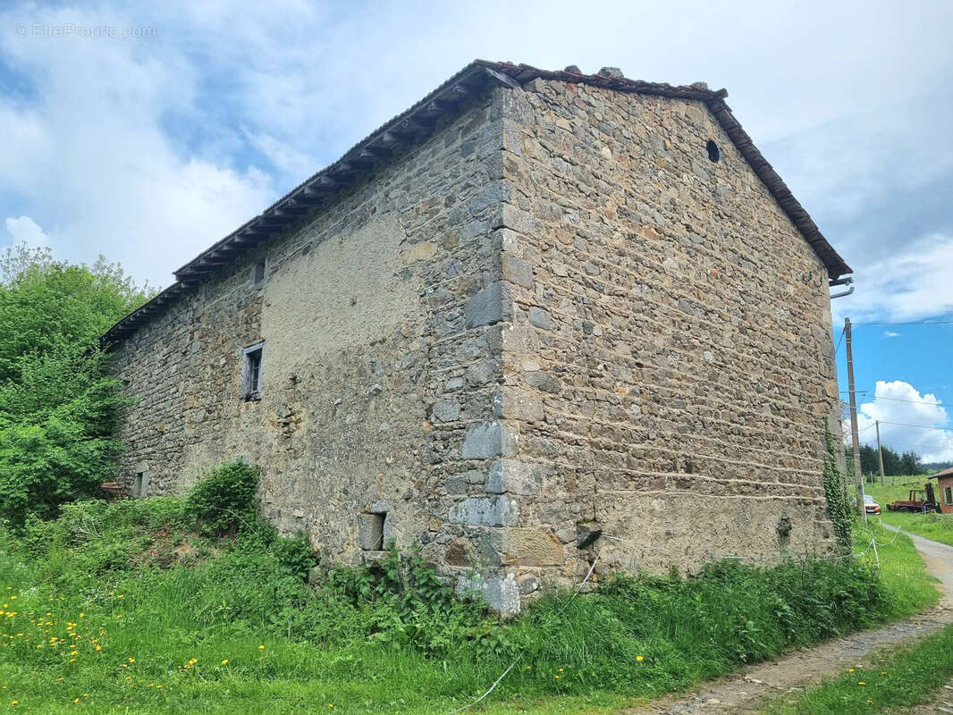 Maison à SAINT-AMANT-ROCHE-SAVINE