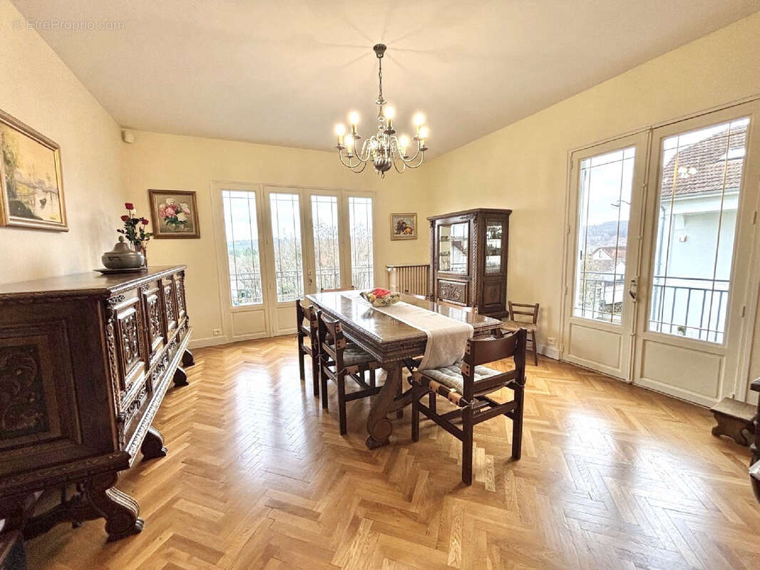 Maison à LE PALAIS-SUR-VIENNE