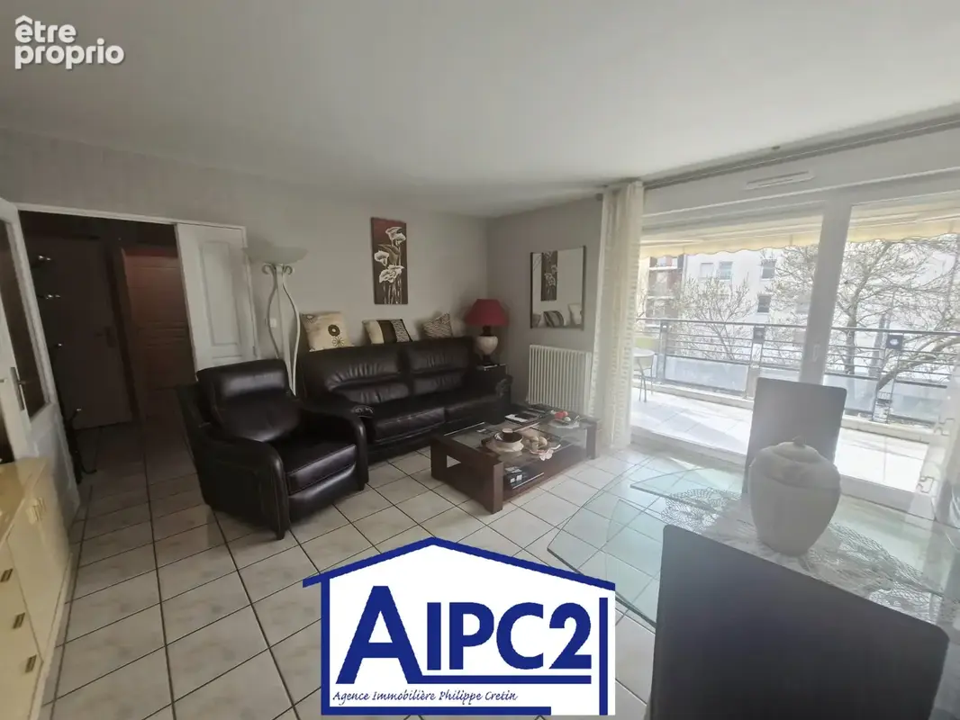 Bron centre  appartement type 2 avec terrasse - photo 3