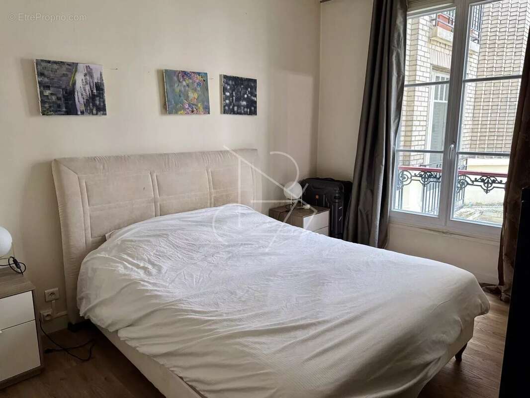 Appartement à PARIS-16E