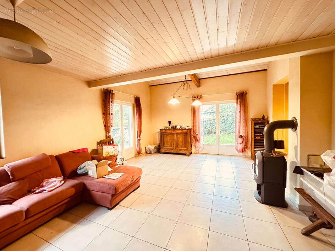 Maison à REGNY