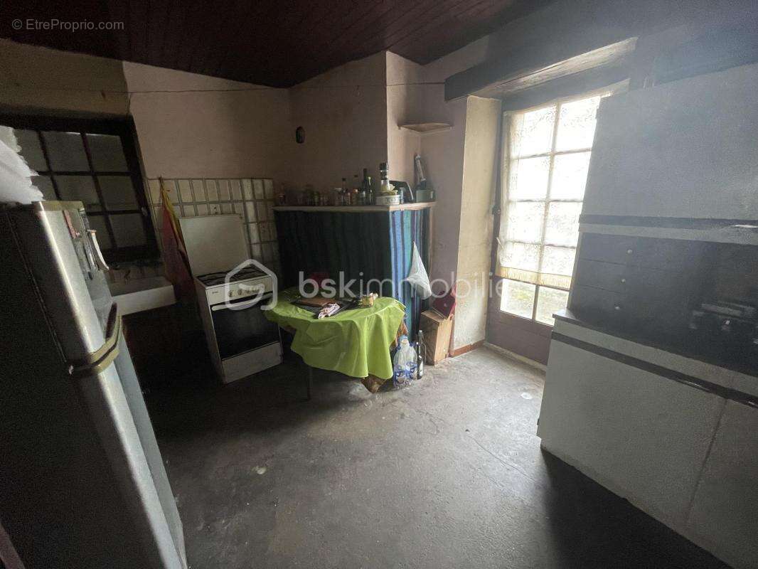  maison en pierre avec dépendance  –  potentiel – 109 000 € négociable - photo 13