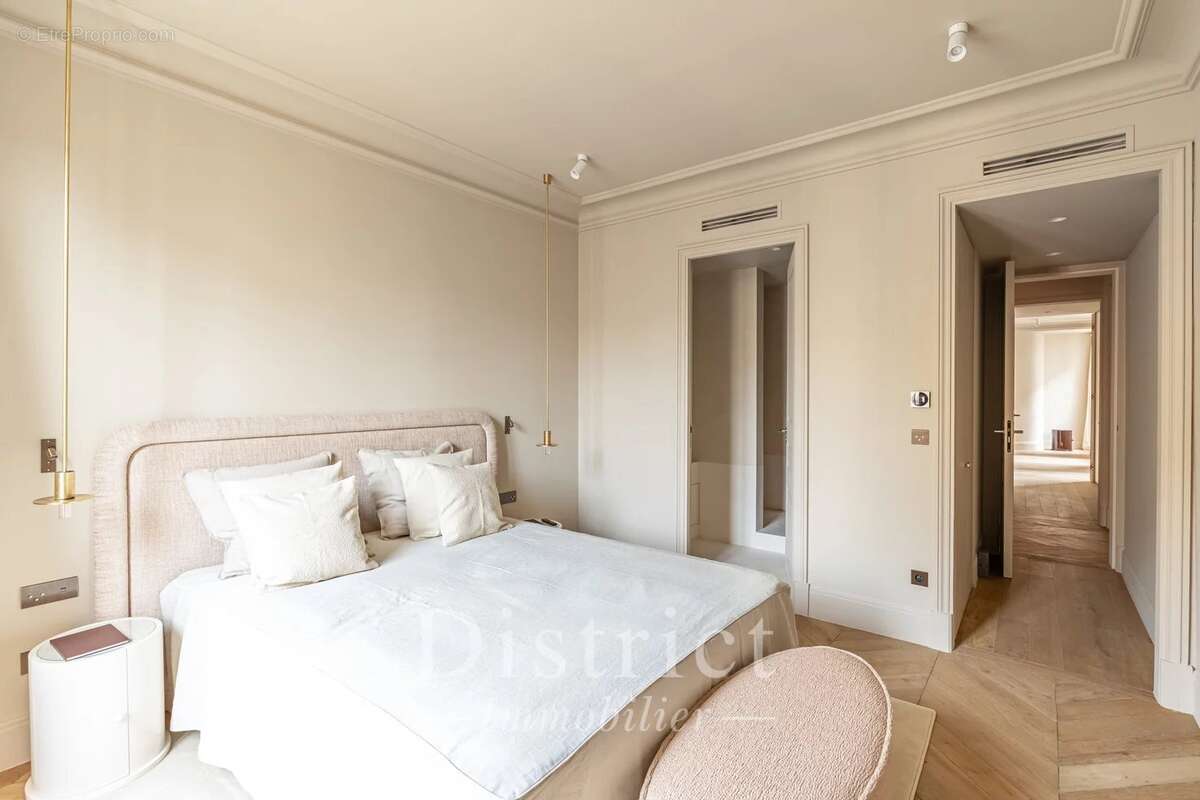 Appartement à PARIS-16E