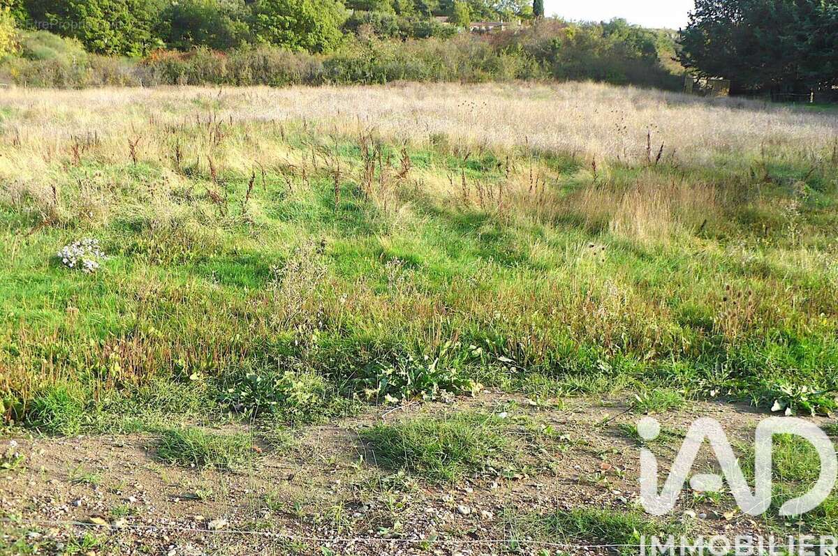 Terrain 811 m² à Pierrevert  - photo 4
