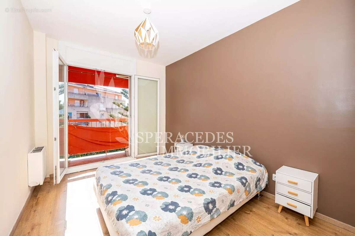 Appartement à SAINT-LAURENT-DU-VAR