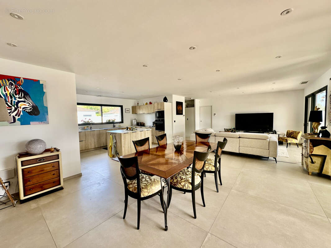 Villa contemporaine de plain-pied avec piscine - photo 2