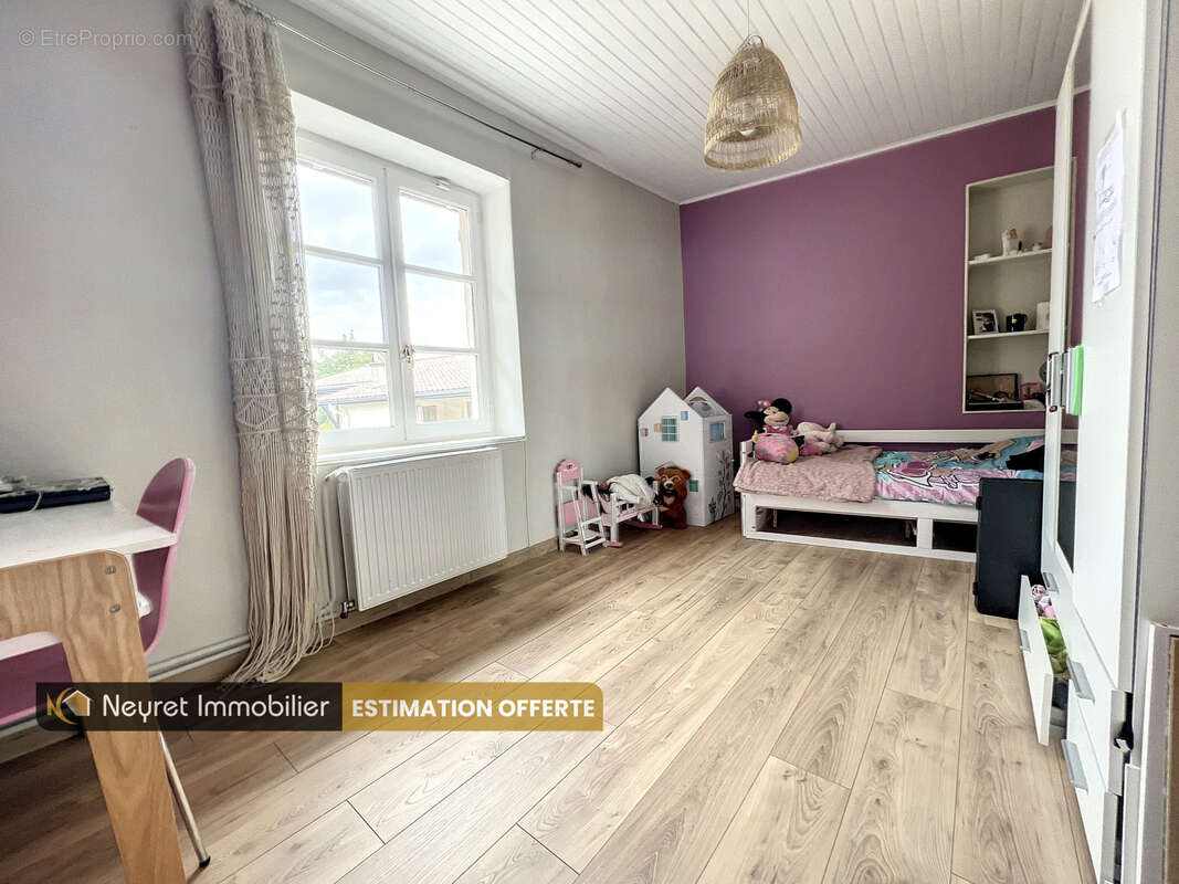 Maison à SAINT-GENIS-LAVAL