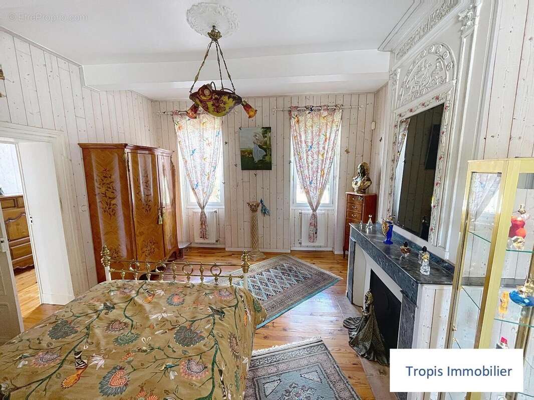   - Maison à SAINT-LEON