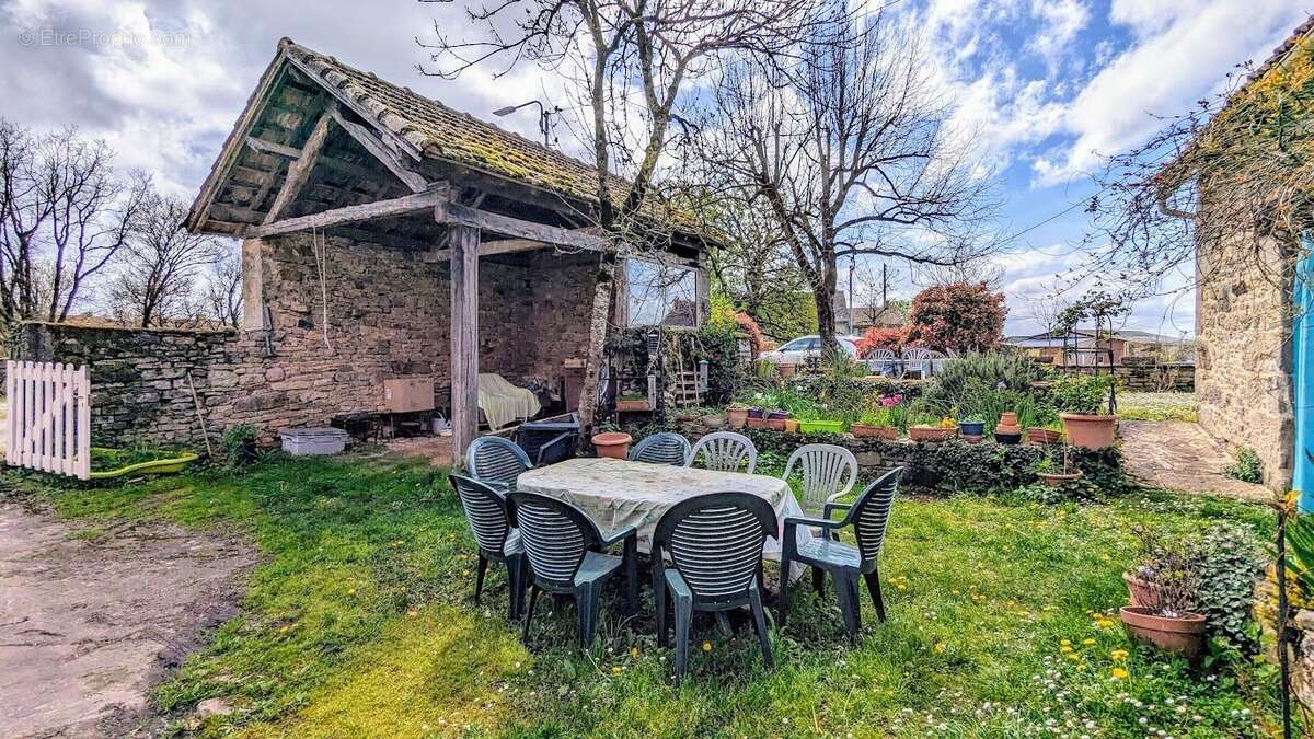 Maison avec dépendances proche Najac - photo 2