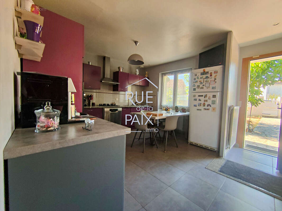 Maison  5 pièce(s) 119 m2 + Garage et atelier sur 752m² de terrain. - photo 4