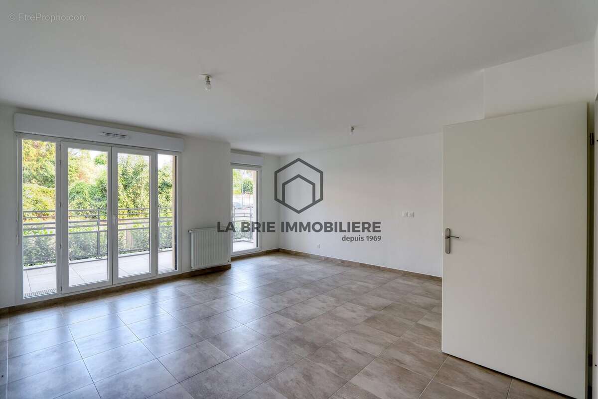 Appartement 63 m² à Mennecy  - photo 2