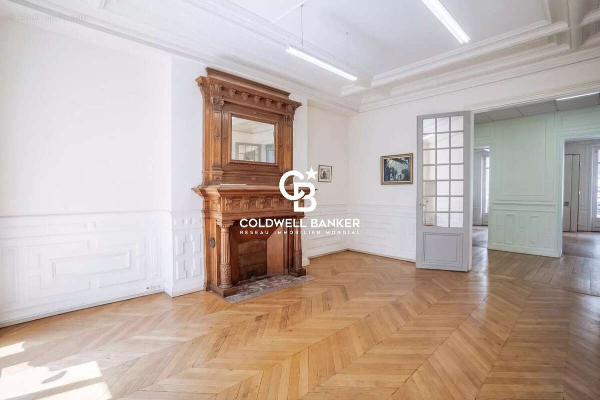 Appartement à PARIS-8E