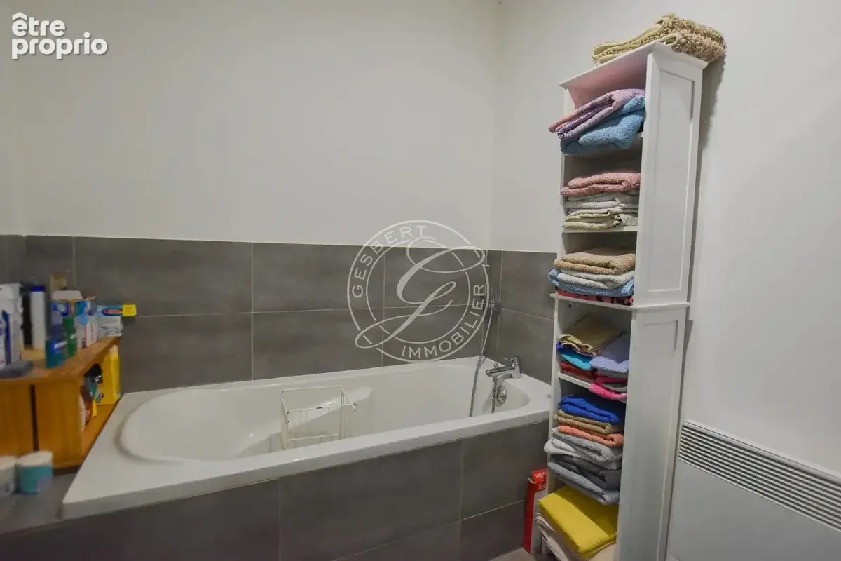 A vendre flayosc - appartement t3 avec terrasse et vue degagée - photo 7