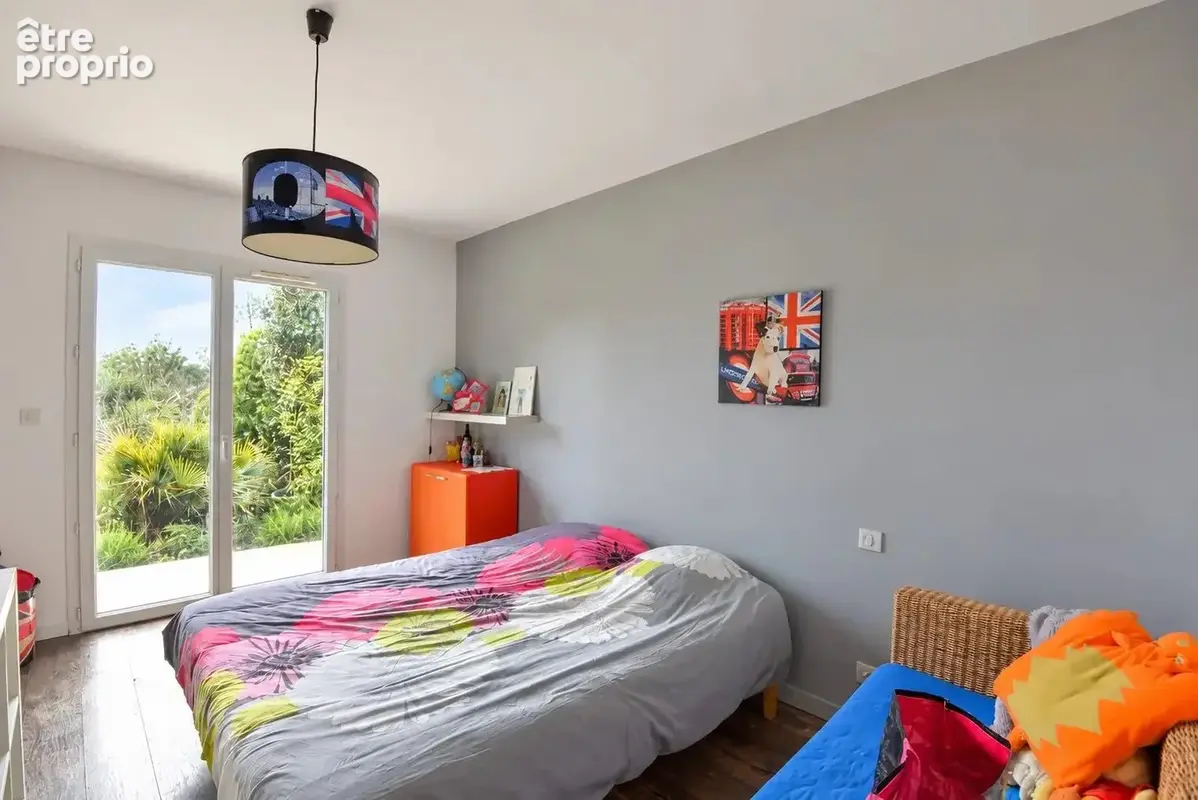 Saint-Paul-en-Forêt – Villa avec piscine, cinq chambres et séjour cathédrale - photo 15