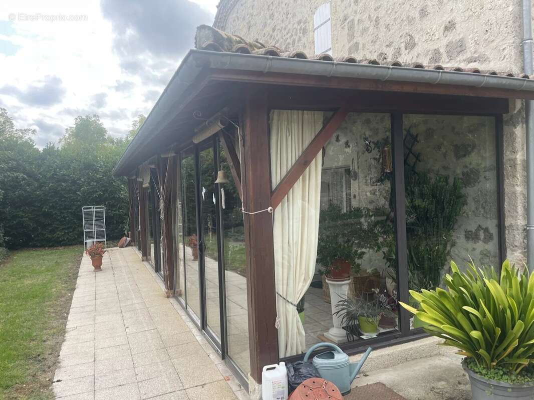 Propriete en pierre avec un batiment de 550 m2 avec terrain - photo 9